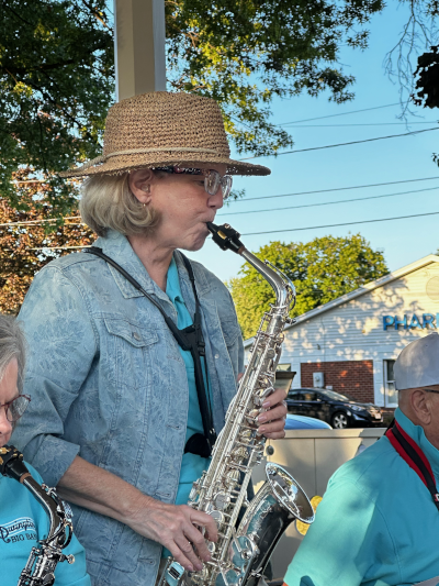 jan playing saxophone with band